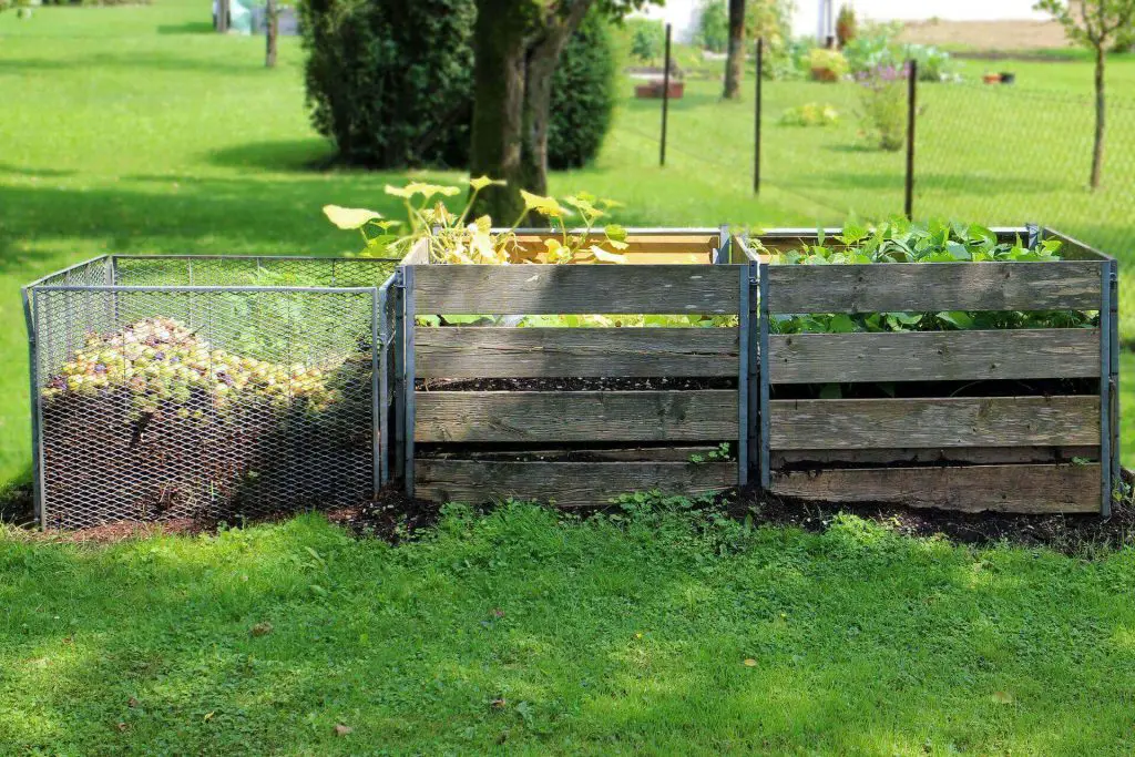 Does a compost bin smell