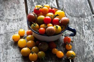 how to grow cherry tomatoes in pots